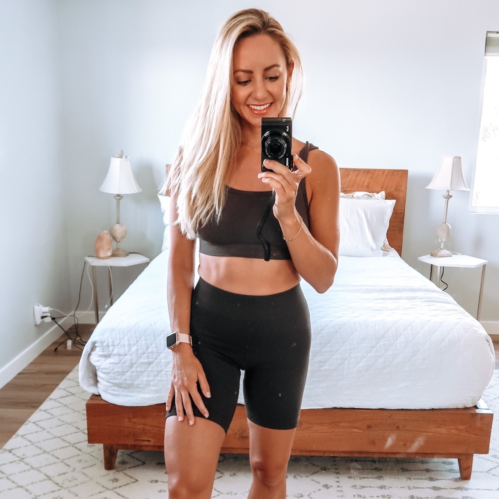SET: Cloud Seamless Scoop Back Bra and High Waist Biker shorts